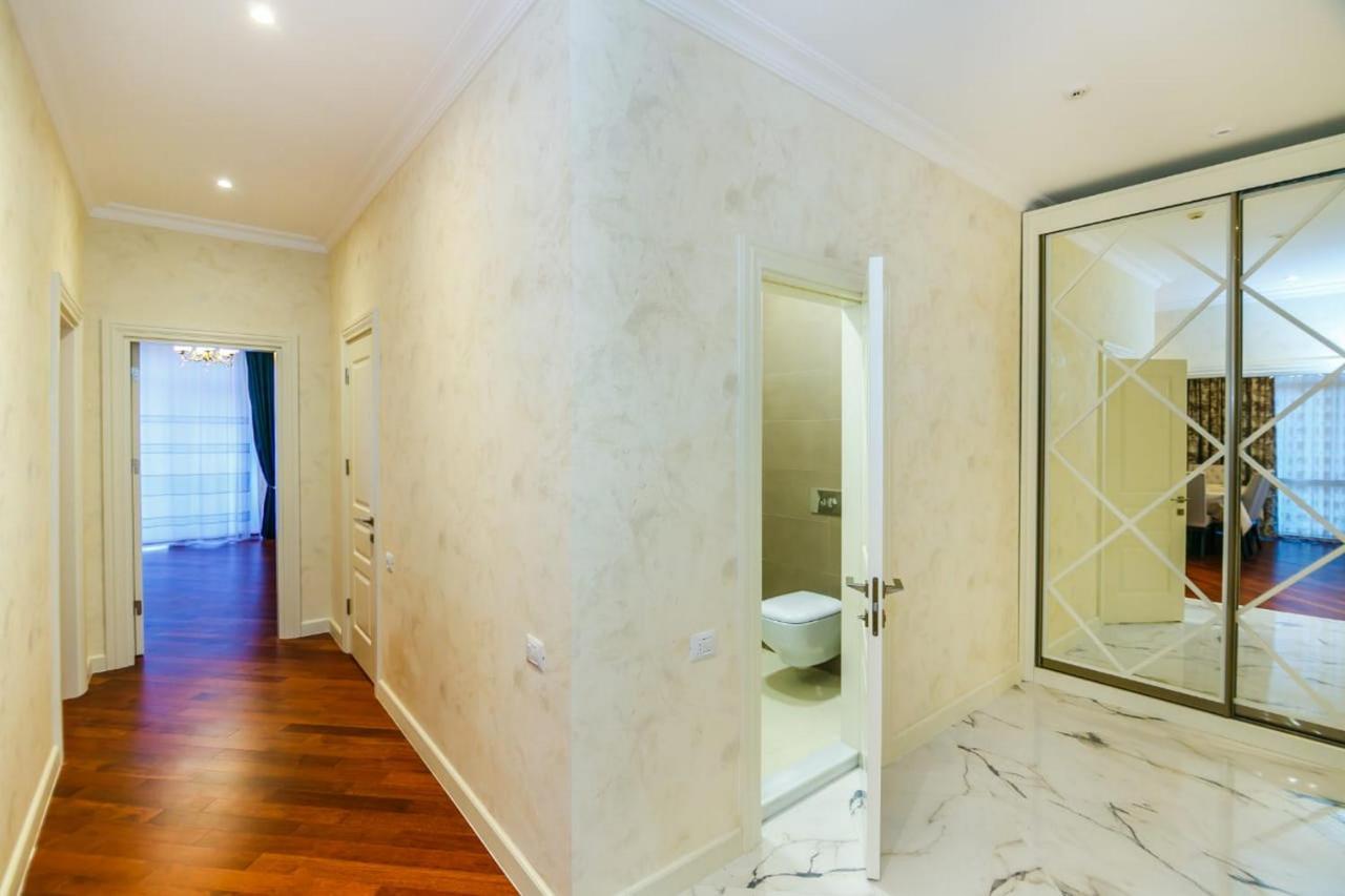 Lux Family Apartment In City Center Баку Екстер'єр фото