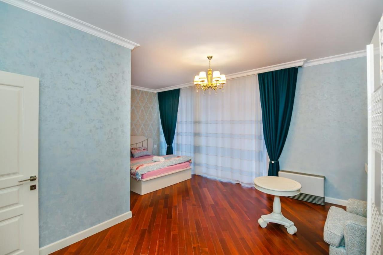 Lux Family Apartment In City Center Баку Екстер'єр фото