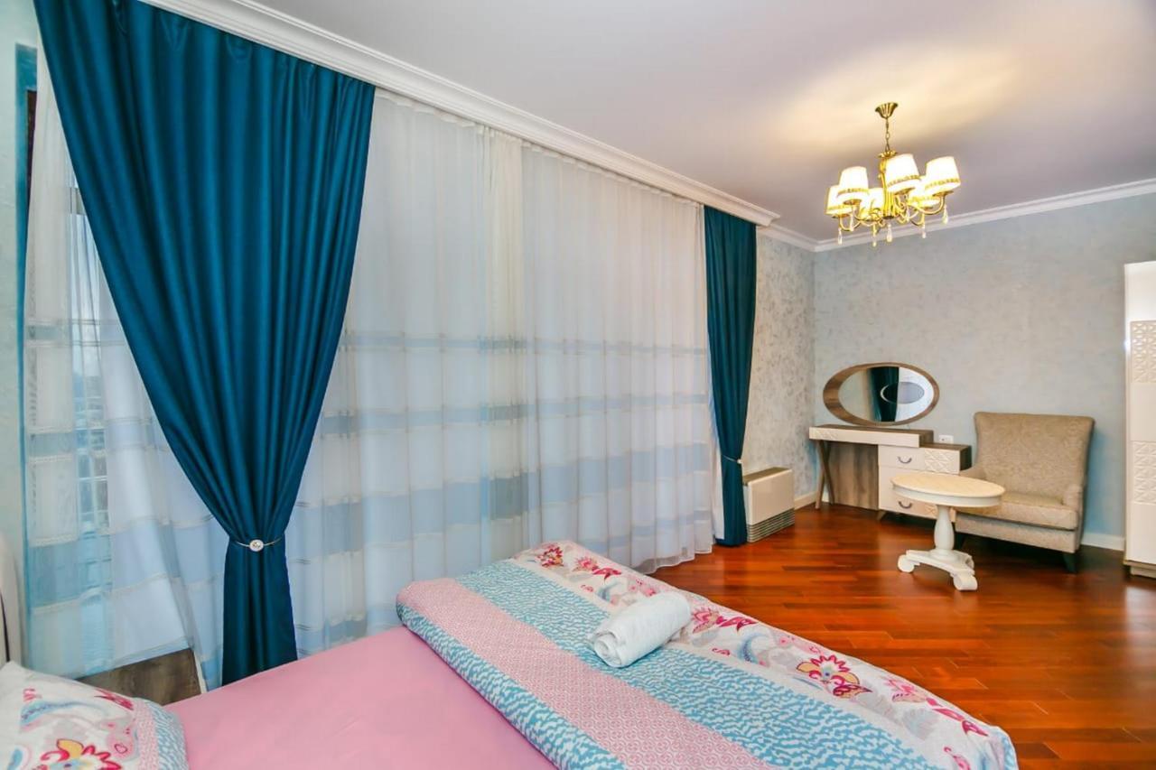 Lux Family Apartment In City Center Баку Екстер'єр фото