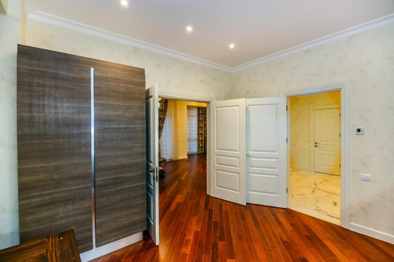 Lux Family Apartment In City Center Баку Екстер'єр фото