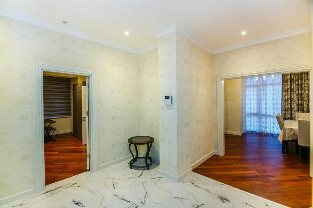 Lux Family Apartment In City Center Баку Екстер'єр фото