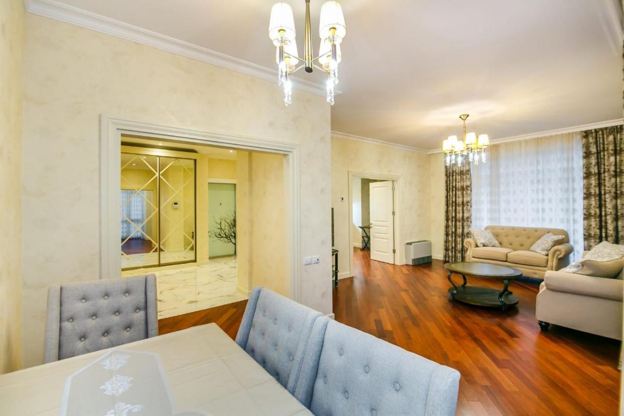 Lux Family Apartment In City Center Баку Екстер'єр фото