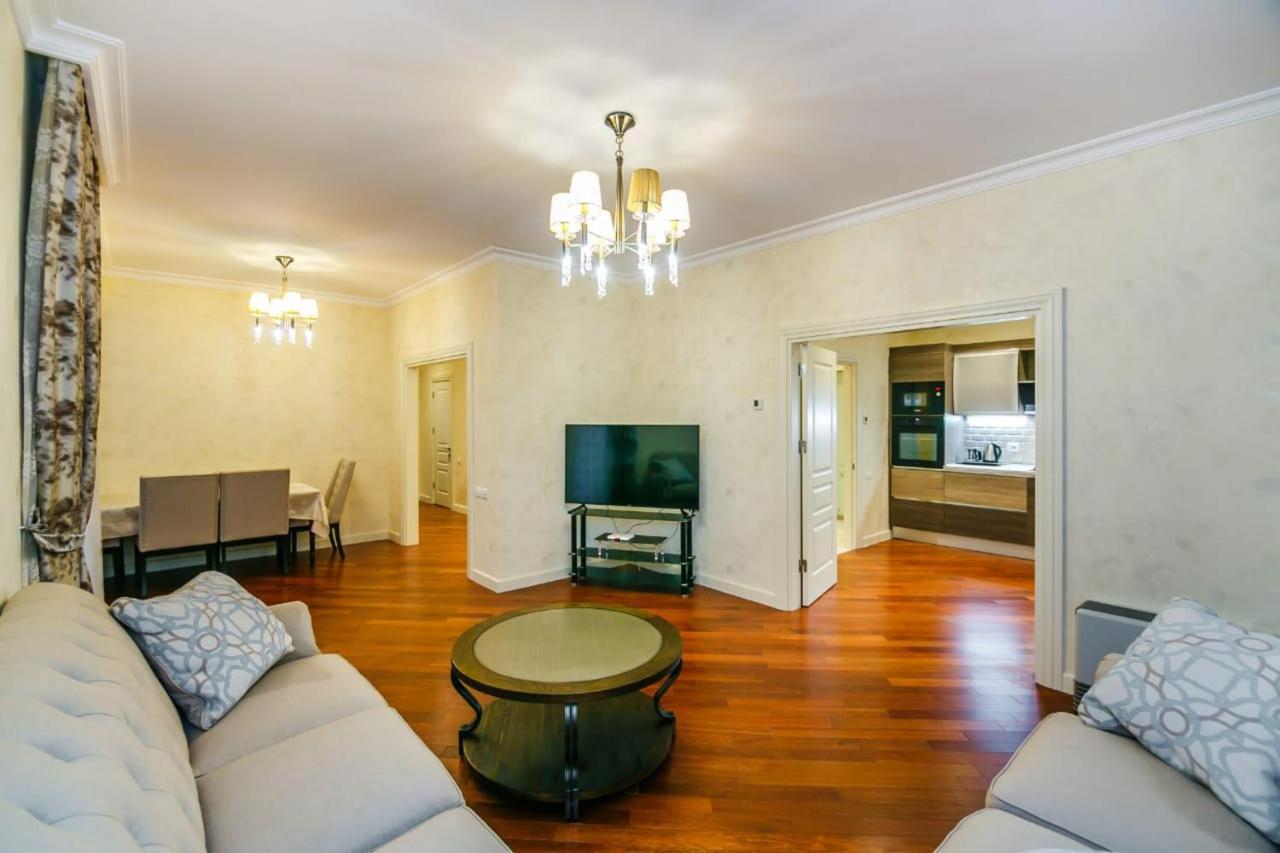Lux Family Apartment In City Center Баку Екстер'єр фото