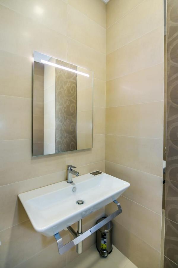 Lux Family Apartment In City Center Баку Екстер'єр фото