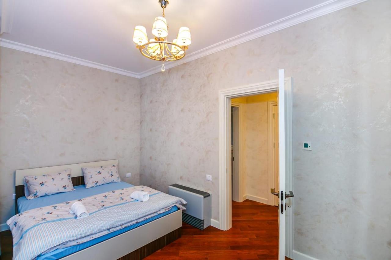 Lux Family Apartment In City Center Баку Екстер'єр фото