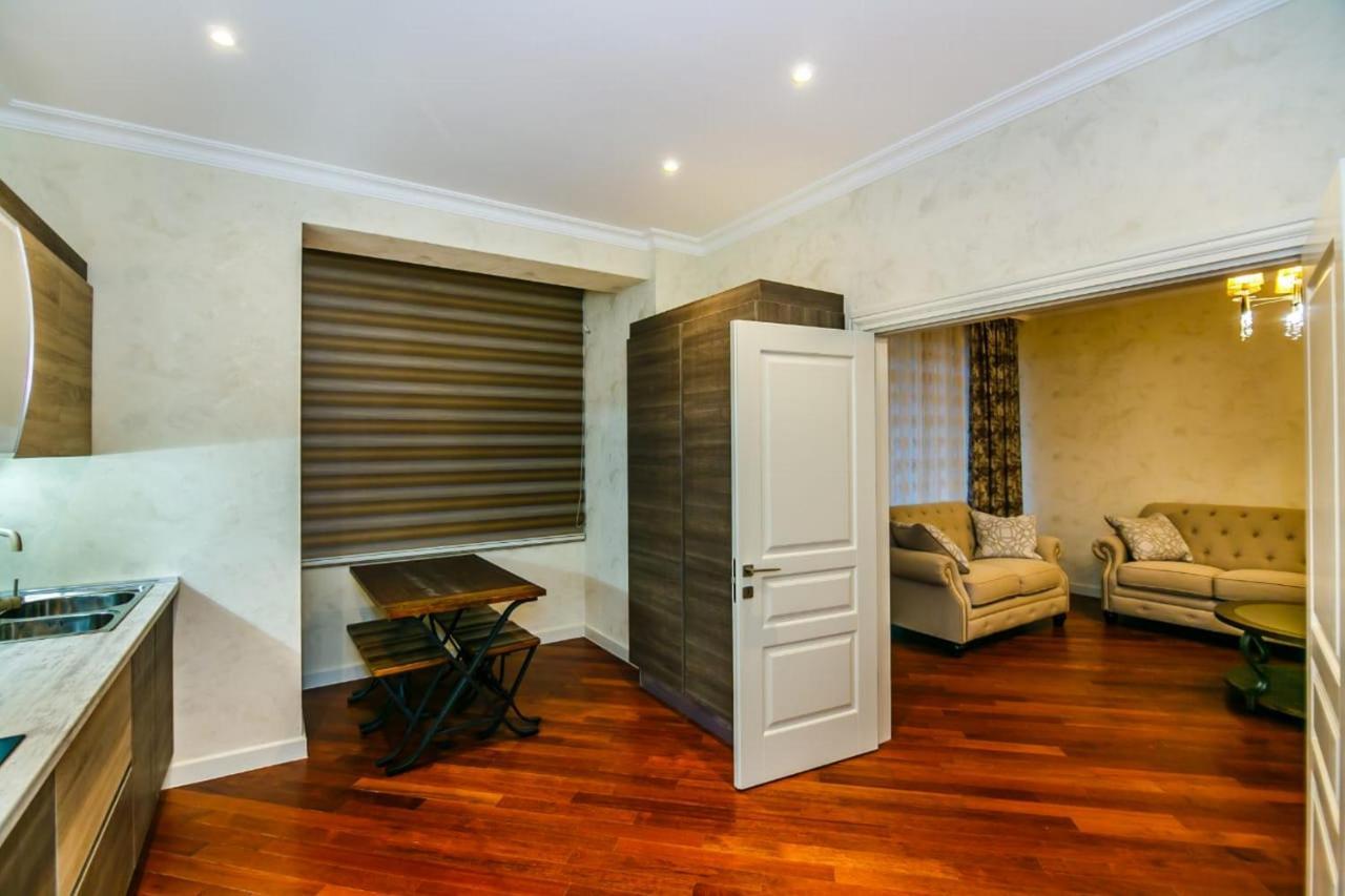 Lux Family Apartment In City Center Баку Екстер'єр фото