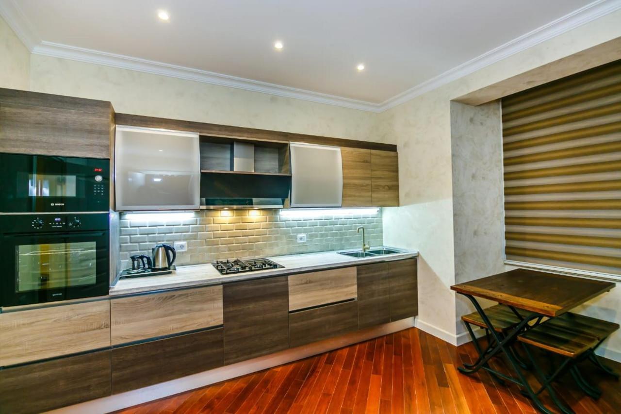 Lux Family Apartment In City Center Баку Екстер'єр фото