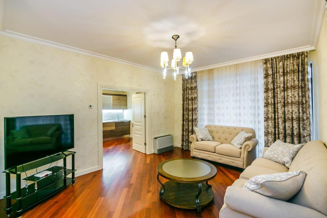 Lux Family Apartment In City Center Баку Екстер'єр фото